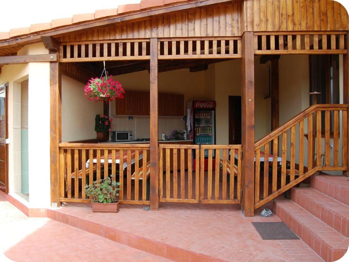 Casa Rad Hotell Sînmartin Exteriör bild